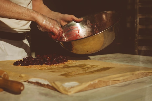 Kucharz przygotowujący potrawę